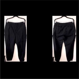 Old Navy Women's Black High-Waisted
Tapered Jogger Cargo Pants